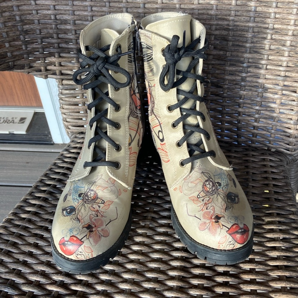 EUC Goby artisan graffiti vegan leather combat lace-up Moto boot Sz 40
